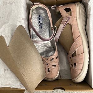 Brand new JBU magnolia shoes - Size 7 1/2 in dusty rose